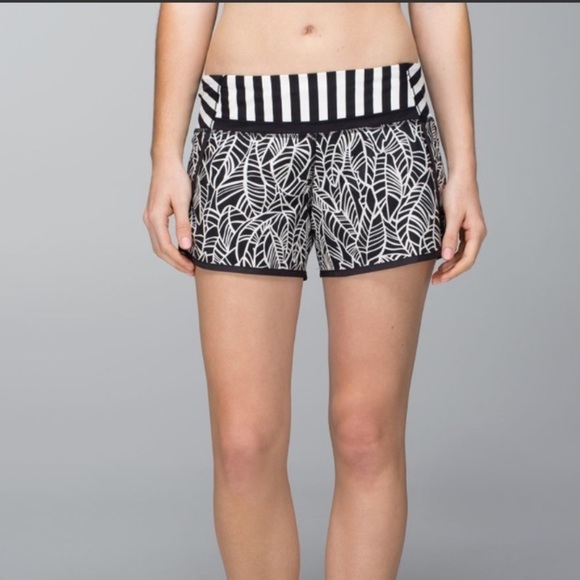 Lululemon Run Times Short Pretty‎ Palm Black Angel Wing 6 - Picture 1 of 9